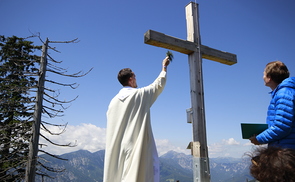 Gipfelkreuzsegnung am Hohen Raschberg