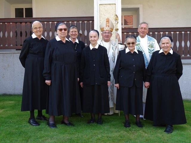Sr. Annemarie Ebenhofer, Sr. Thoma Hofbauer, Priorin Hanna Jurman, Sr. Lydia Süss, Abt em. Ambros Ebhart, Sr. Kordula Weichselbaumer, P. Albert Dückelmann,  Sr. Brunhilde Fuchs